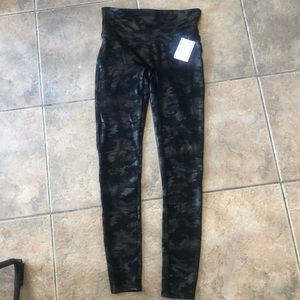 Spanx Camo faux leather leggings NWT